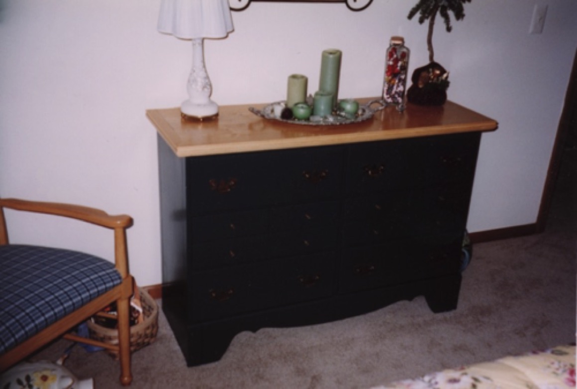 Dresser Redeux - 2001